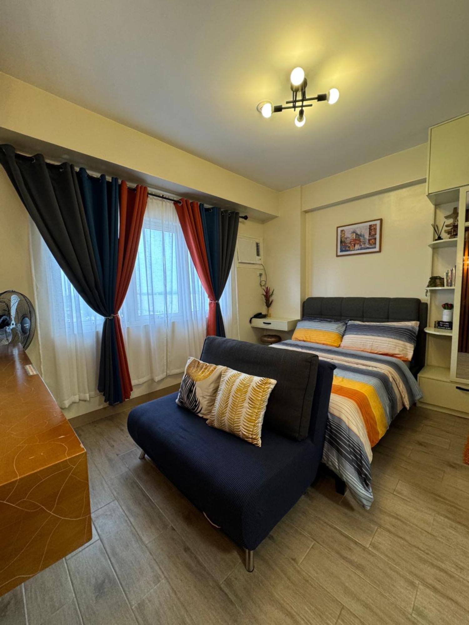 Condo Home With Fast Wifi In Bacolod City Esterno foto