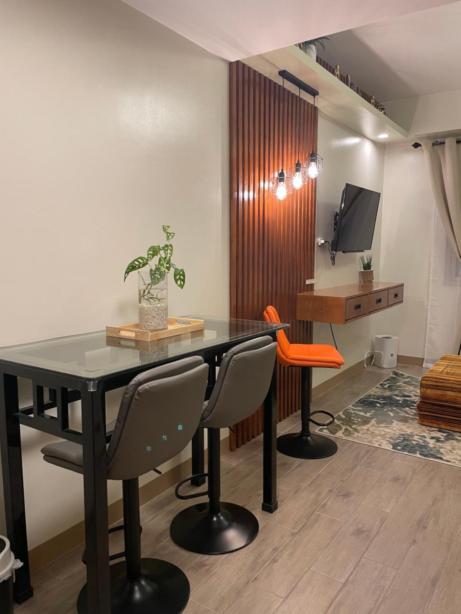Condo Home With Fast Wifi In Bacolod City Esterno foto