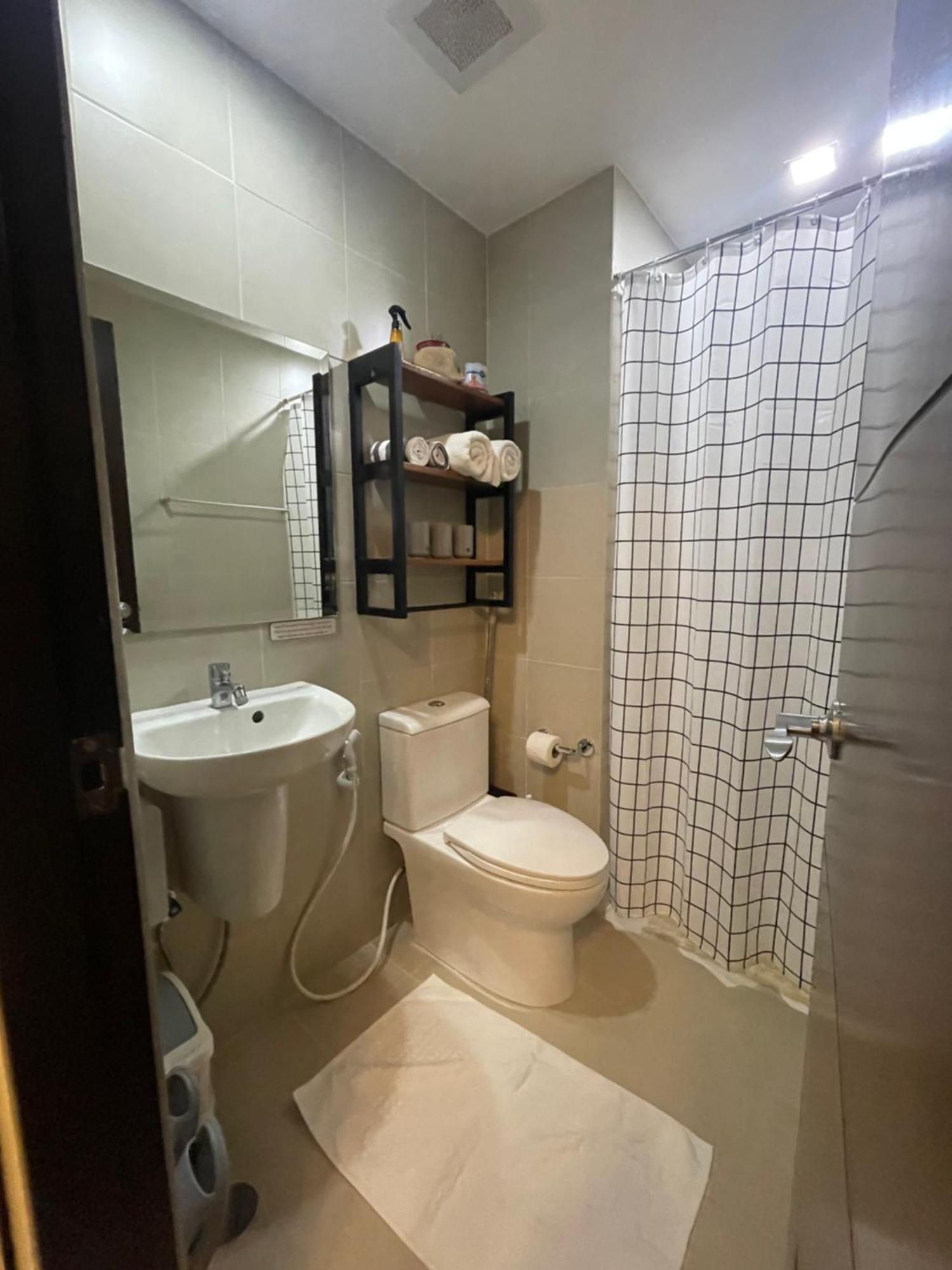 Condo Home With Fast Wifi In Bacolod City Esterno foto