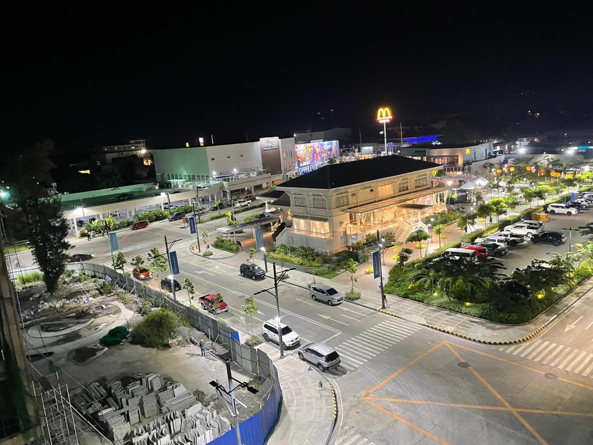 Condo Home With Fast Wifi In Bacolod City Esterno foto